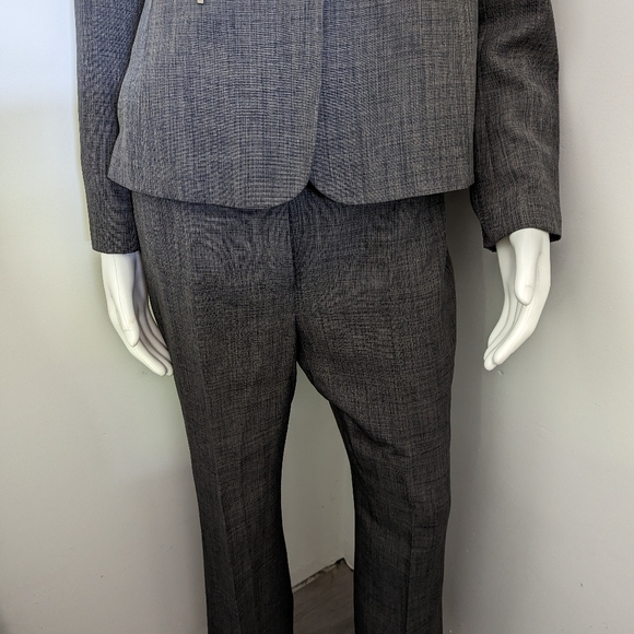 Woman's 2 piece suit - Picture 5 of 6